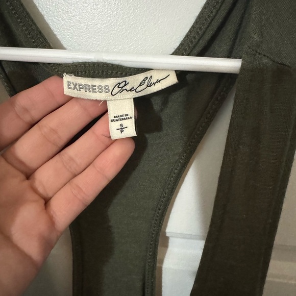 Express tank top - Picture 2 of 5